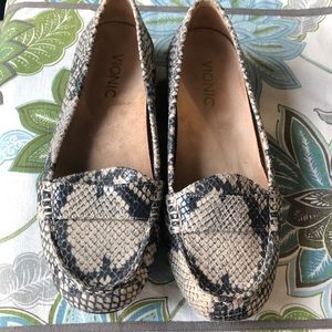 Vionic Snakeskin Shoes Size 6.5